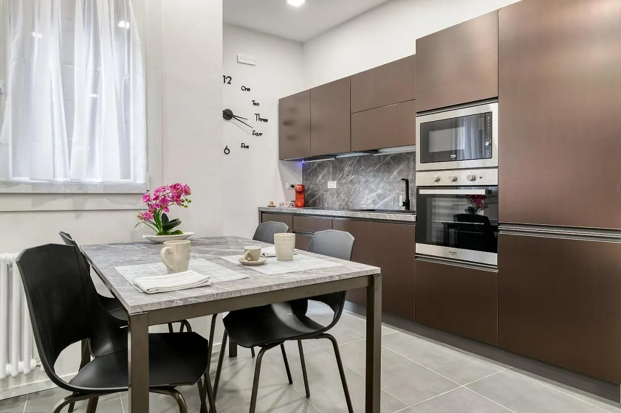 Apartment Bologna Centro Suite Ugo Lenzi, 6