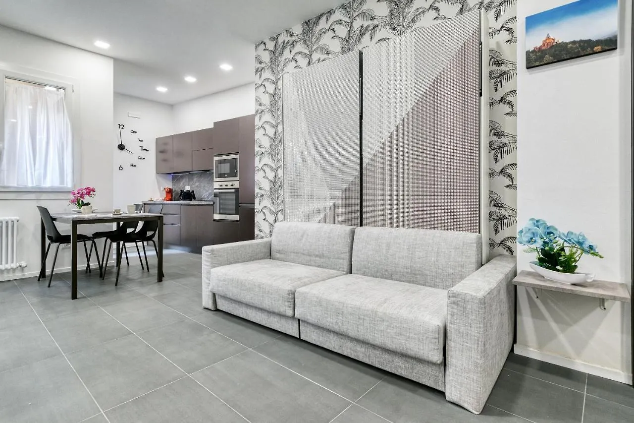 Bologna Centro Suite Ugo Lenzi, 6 0*,