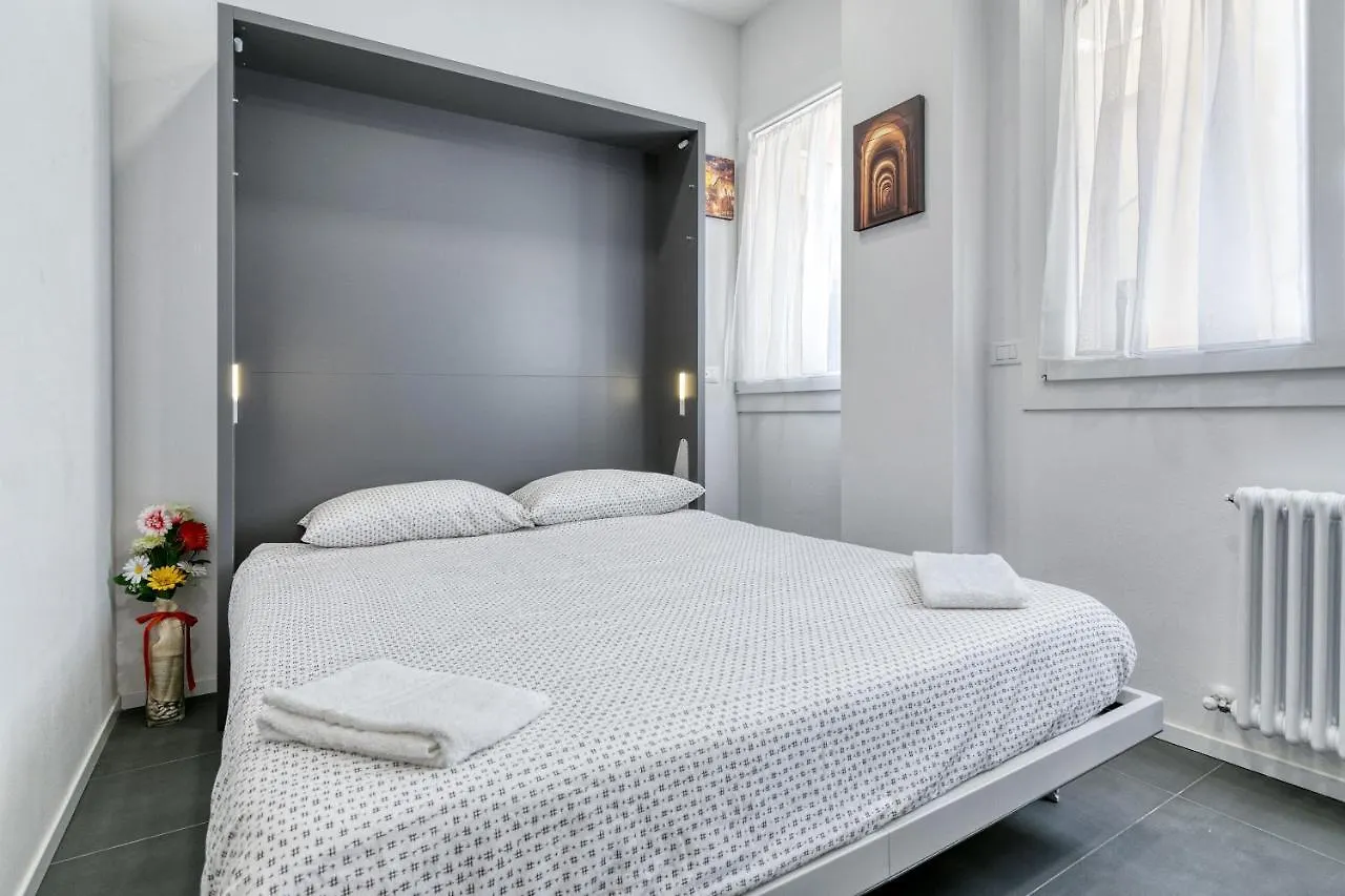 Bologna Centro Suite Ugo Lenzi, 6 Apartment