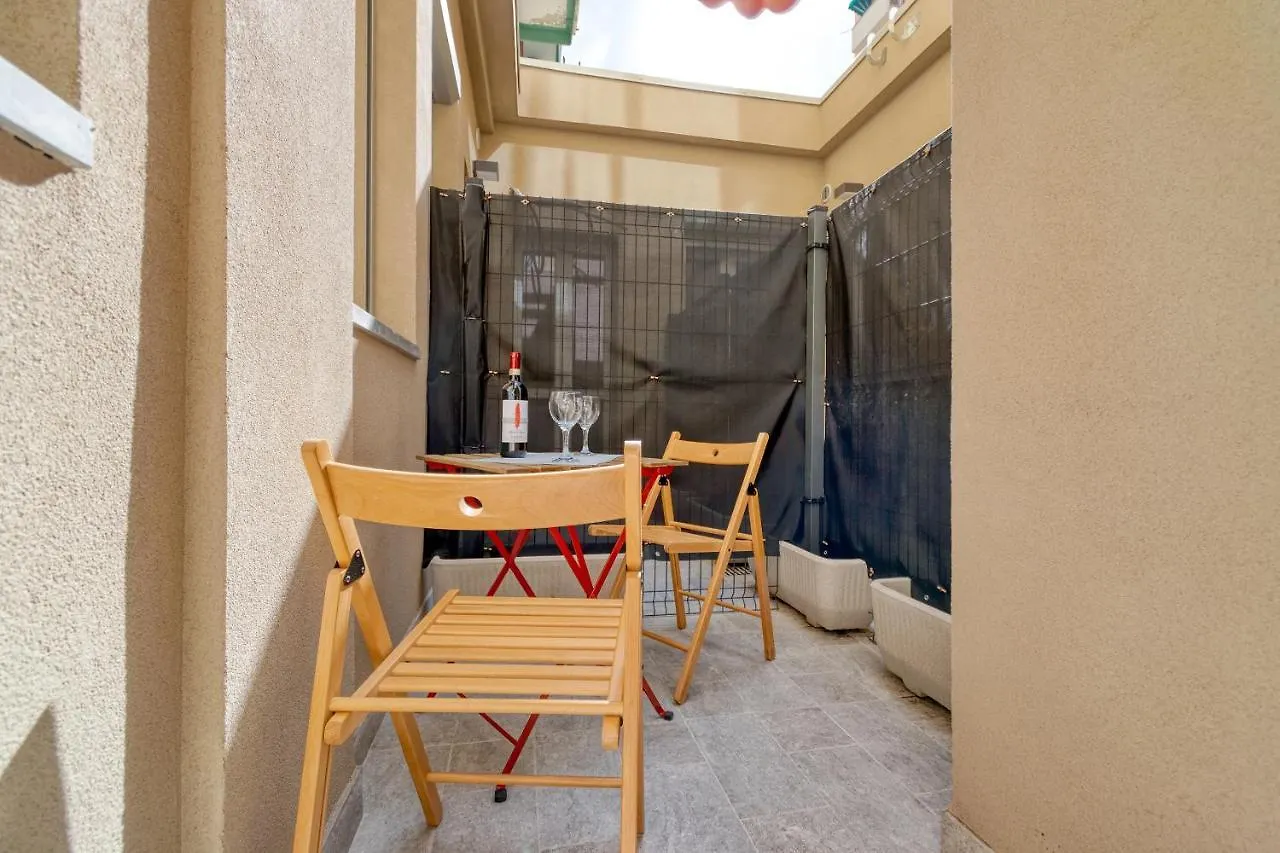 Bologna Centro Suite Ugo Lenzi, 6 0*,  Italy