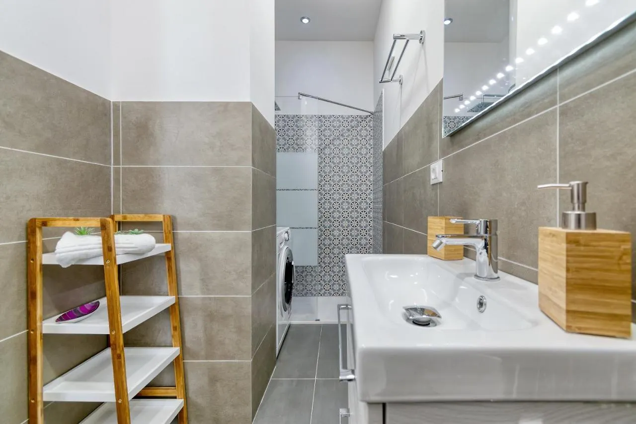 Bologna Centro Suite Ugo Lenzi, 6 0*,