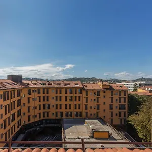 New!apt 2 Min Walk From Central Station Apartment